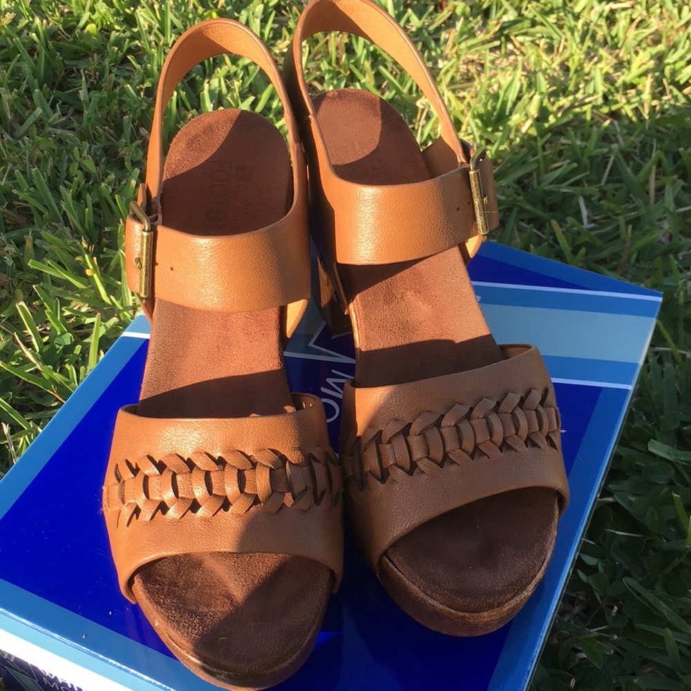 Shoes - Picture 7 of 8